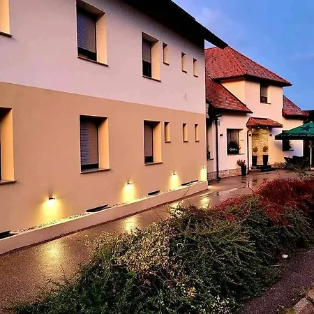 Sobe Ob Sotocju Budic Catez Ob Savi 3*