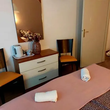 Sobe Ob Sotocju Budic Catez Ob Savi Konukevi 3*