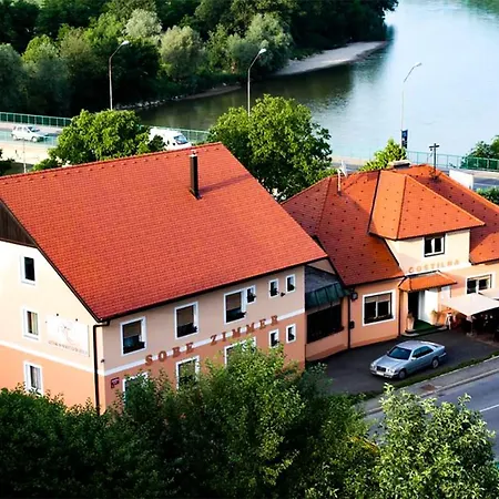 Sobe Ob Sotocju Budic Catez Ob Savi 3*