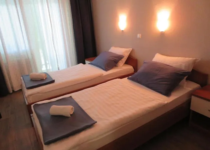 Sobe Ob Sotocju Budic Catez Ob Savi 3*