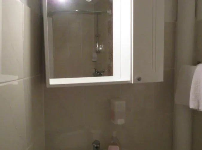 Sobe Ob Sotocju Budic Catez Ob Savi 3*