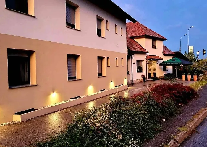 Sobe Ob Sotocju Budic Catez Ob Savi 3*