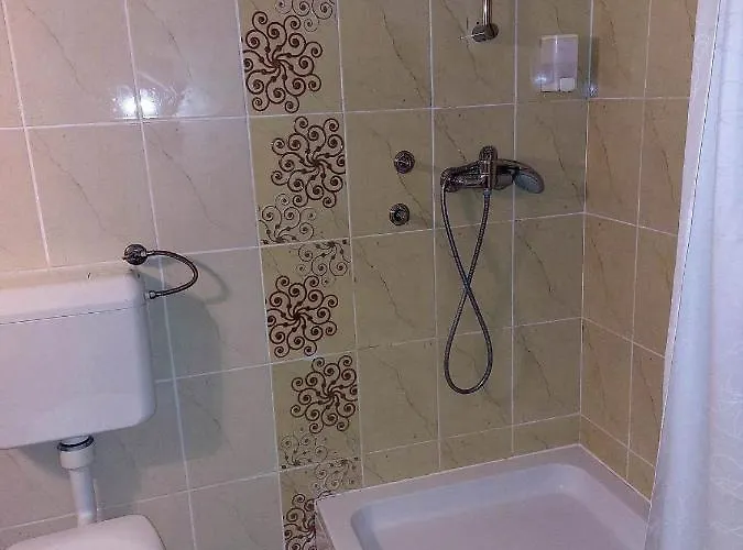 Sobe Ob Sotocju Budic Catez Ob Savi