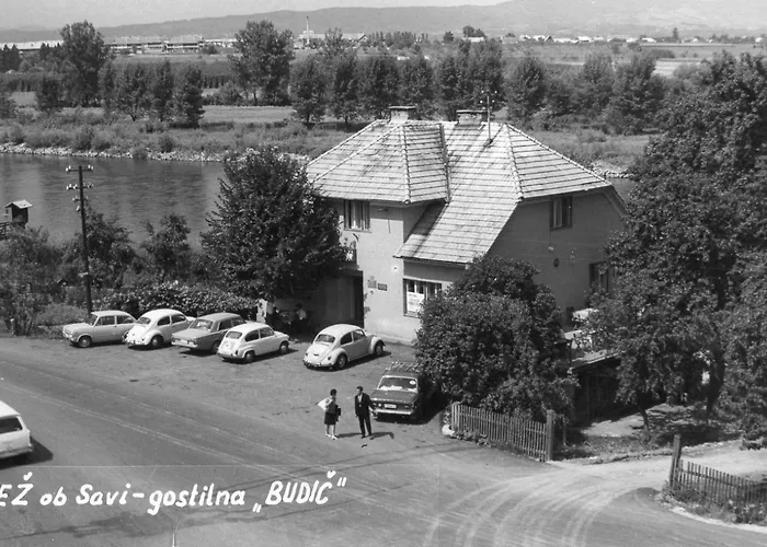 Sobe Ob Sotocju Budic Catez Ob Savi 3*