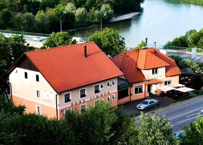 Sobe Ob Sotocju Budic Catez Ob Savi 3*